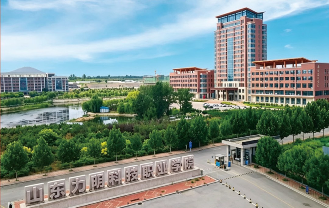 泰安学校门口